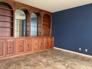 COME FOR THE VIEWS, STAY FOR THE LIFESTYLE! This spacious 3-bed on Oaks Country Club in Florida - for sale on GolfHomes.com, golf home, golf lot