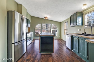 Well-kept and affordable 3 bedroom/ 2 bath manufactured home on on Stonehenge Golf Course in Tennessee - for sale on GolfHomes.com, golf home, golf lot