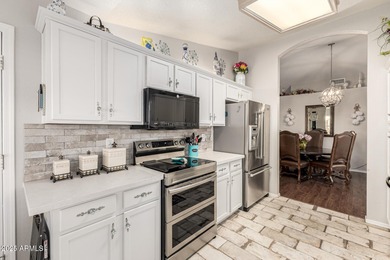 Welcome to this charming townhome featuring 2 bedrooms and a on Westbrook Village Golf Club in Arizona - for sale on GolfHomes.com, golf home, golf lot