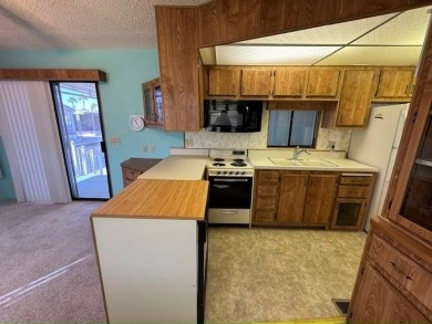 This 1989 Castle Park Model Home is in a beautiful 55+ age on Voyager RV Resort and Golf Course in Arizona - for sale on GolfHomes.com, golf home, golf lot