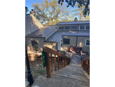 Wanting a get away but not the maintenance? Enjoy Table Rock on Holiday Island Executive Golf Course in Arkansas - for sale on GolfHomes.com, golf home, golf lot