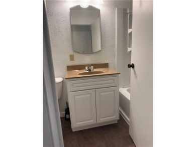 Wanting a get away but not the maintenance? Enjoy Table Rock on Holiday Island Executive Golf Course in Arkansas - for sale on GolfHomes.com, golf home, golf lot