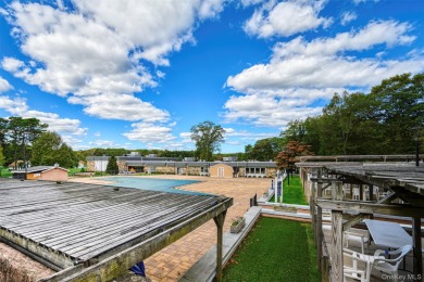 Move right into this beautiful 2-bedroom, 1-bathroom end-unit on Leisure Village Golf Course in New York - for sale on GolfHomes.com, golf home, golf lot