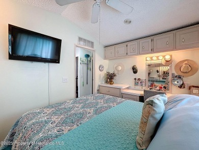 Welcome Snowbirds or Permanent Residents, 1 bedroom, 1 bath with on Glen Lakes Country Club in Florida - for sale on GolfHomes.com, golf home, golf lot