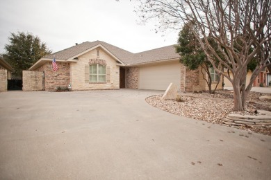 Welcome to this exquisite luxurious patio home situated on the on Bentwood Country Club in Texas - for sale on GolfHomes.com, golf home, golf lot