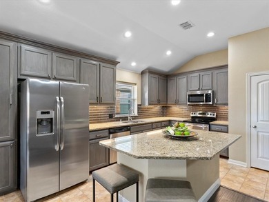 Beautiful floorplan in the highly desirable Woodbridge HOA! on Woodbridge Golf Club in Texas - for sale on GolfHomes.com, golf home, golf lot