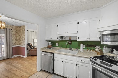 Welcome home to 29 Woodhill Place, tucked away on a quiet street on Houndslake Country Club in South Carolina - for sale on GolfHomes.com, golf home, golf lot