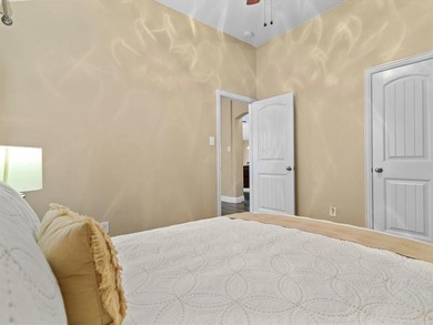 Beautiful floorplan in the highly desirable Woodbridge HOA! on Woodbridge Golf Club in Texas - for sale on GolfHomes.com, golf home, golf lot