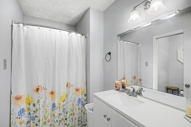 Welcome home to 29 Woodhill Place, tucked away on a quiet street on Houndslake Country Club in South Carolina - for sale on GolfHomes.com, golf home, golf lot