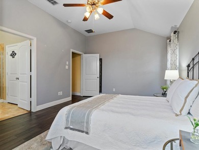 Beautiful floorplan in the highly desirable Woodbridge HOA! on Woodbridge Golf Club in Texas - for sale on GolfHomes.com, golf home, golf lot