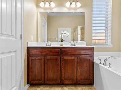 Beautiful floorplan in the highly desirable Woodbridge HOA! on Woodbridge Golf Club in Texas - for sale on GolfHomes.com, golf home, golf lot