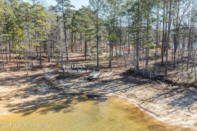 Welcoming Cottage in Willow Point! on Willow Point Golf and Country Club in Alabama - for sale on GolfHomes.com, golf home, golf lot