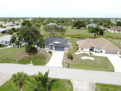 Under contract-accepting backup offers. Make your appointment on Pinemoor West Golf Club in Florida - for sale on GolfHomes.com, golf home, golf lot