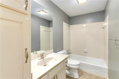 Welcome to 633 NE Saint Andrews Circle -- a beautifully on Lakewood Oaks Golf Club, Ltd. in Missouri - for sale on GolfHomes.com, golf home, golf lot