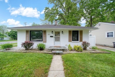 Move right in to this Essex Heights bungalow, with 1087 SF of on Ella Sharp Park Golf Course in Michigan - for sale on GolfHomes.com, golf home, golf lot