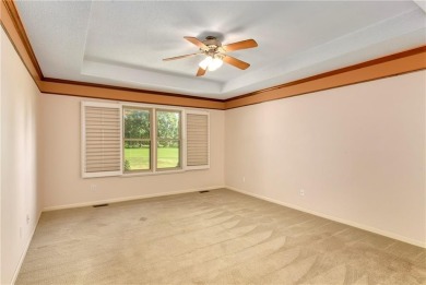 Welcome to 633 NE Saint Andrews Circle -- a beautifully on Lakewood Oaks Golf Club, Ltd. in Missouri - for sale on GolfHomes.com, golf home, golf lot