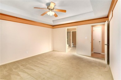 Welcome to 633 NE Saint Andrews Circle -- a beautifully on Lakewood Oaks Golf Club, Ltd. in Missouri - for sale on GolfHomes.com, golf home, golf lot