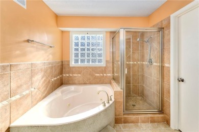 Welcome to 633 NE Saint Andrews Circle -- a beautifully on Lakewood Oaks Golf Club, Ltd. in Missouri - for sale on GolfHomes.com, golf home, golf lot