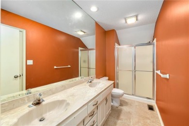 Welcome to 633 NE Saint Andrews Circle -- a beautifully on Lakewood Oaks Golf Club, Ltd. in Missouri - for sale on GolfHomes.com, golf home, golf lot