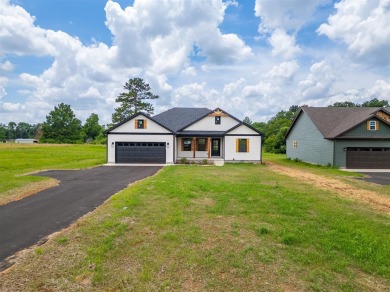 Welcome to 1710 Nashville St! Nestled on a picturesque half-acre on Russellville Country Club in Kentucky - for sale on GolfHomes.com, golf home, golf lot