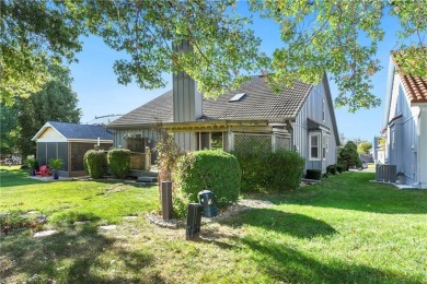 Welcome to 633 NE Saint Andrews Circle -- a beautifully on Lakewood Oaks Golf Club, Ltd. in Missouri - for sale on GolfHomes.com, golf home, golf lot