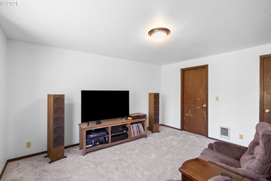 $32,000 price reduction + rate buydown (year 1) from lender--act on  in Oregon - for sale on GolfHomes.com, golf home, golf lot