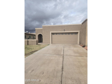Turn-key, beautifully remodeled 2-bedroom & den & large 2-car on Cottonwood Country Club in Arizona - for sale on GolfHomes.com, golf home, golf lot