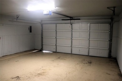 Beautifully updated 4-bedroom, 2-bath, 2-car garage home on Wright Park Municipal Golf Course in Texas - for sale on GolfHomes.com, golf home, golf lot