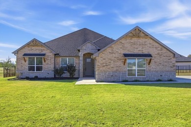 Custom Home in an excellent location on the Granbury Golf Course on Granbury Country Club in Texas - for sale on GolfHomes.com, golf home, golf lot