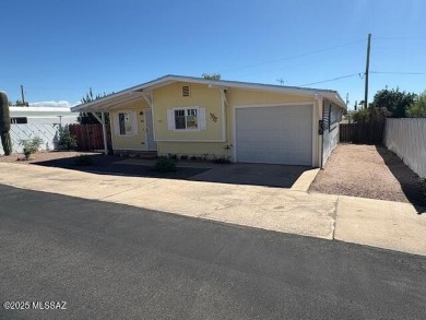 Beautifully renovated and updated north facing home in a on Tucson Estates Golf Course in Arizona - for sale on GolfHomes.com, golf home, golf lot