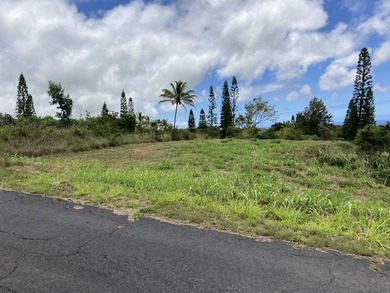 Discovery Harbour - Fantastic lot on the golf course between the on Discovery Harbour Golf Course in Hawaii - for sale on GolfHomes.com, golf home, golf lot