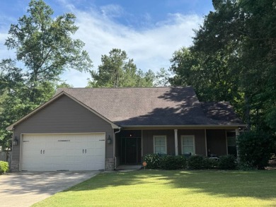 This beautiful, well maintained, 2,476 sqft home features a on Grand National Golf Course in Alabama - for sale on GolfHomes.com, golf home, golf lot