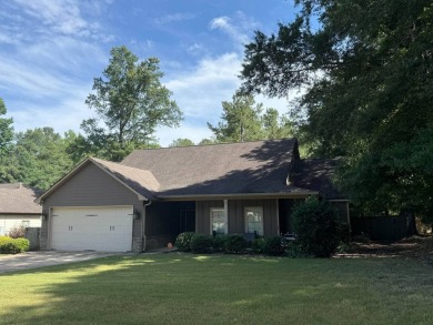 This beautiful, well maintained, 2,476 sqft home features a on Grand National Golf Course in Alabama - for sale on GolfHomes.com, golf home, golf lot
