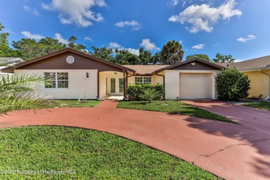 This darling 2 bedroom, 2 bathroom, 1 car garage home and has on Beacon Woods Golf Club in Florida - for sale on GolfHomes.com, golf home, golf lot