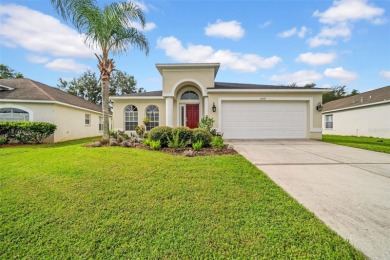 Set inside the gated golf community of Hernando Oaks, this move on Hernando Oaks Golf and Country Club in Florida - for sale on GolfHomes.com, golf home, golf lot