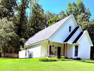 Welcome to 76 Cherokee Rd - a move-in-ready home packed with on Cherokee Village North Course in Arkansas - for sale on GolfHomes.com, golf home, golf lot