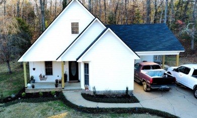 Welcome to 76 Cherokee Rd - a move-in-ready home packed with on Cherokee Village North Course in Arkansas - for sale on GolfHomes.com, golf home, golf lot