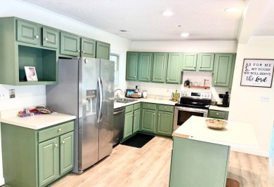 Welcome to 76 Cherokee Rd - a move-in-ready home packed with on Cherokee Village North Course in Arkansas - for sale on GolfHomes.com, golf home, golf lot
