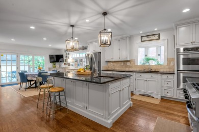 Welcome to this charming 1.5-story home in the highly on Idle Hour Country Club in Kentucky - for sale on GolfHomes.com, golf home, golf lot