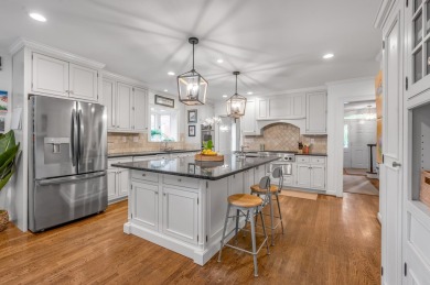 Welcome to this charming 1.5-story home in the highly on Idle Hour Country Club in Kentucky - for sale on GolfHomes.com, golf home, golf lot