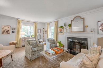 Welcome to this charming 1.5-story home in the highly on Idle Hour Country Club in Kentucky - for sale on GolfHomes.com, golf home, golf lot