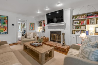 Welcome to this charming 1.5-story home in the highly on Idle Hour Country Club in Kentucky - for sale on GolfHomes.com, golf home, golf lot