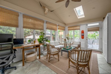 Welcome to this charming 1.5-story home in the highly on Idle Hour Country Club in Kentucky - for sale on GolfHomes.com, golf home, golf lot