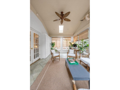 Welcome to this charming 1.5-story home in the highly on Idle Hour Country Club in Kentucky - for sale on GolfHomes.com, golf home, golf lot