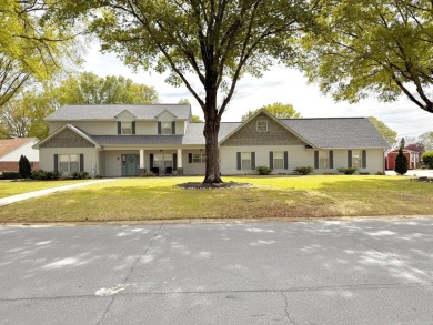 Fully remodeled, all-electric home with nearly 5,000 sq ft of on The Course at River Oaks in Arkansas - for sale on GolfHomes.com, golf home, golf lot