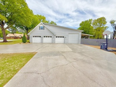 Fully remodeled, all-electric home with nearly 5,000 sq ft of on The Course at River Oaks in Arkansas - for sale on GolfHomes.com, golf home, golf lot