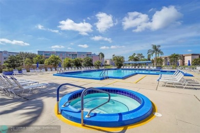 Totally remodeled 2/2 condo from top to bottom in Sunrise Lakes on Sunrise Lakes Phase IV Golf Course in Florida - for sale on GolfHomes.com, golf home, golf lot