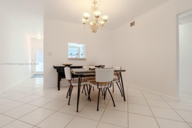 REDUCED! ***BEST VALUE IN WYNMOOR***IMPACT WINDOWS* WASHER/DRYER on Wynmoor Golf Course in Florida - for sale on GolfHomes.com, golf home, golf lot