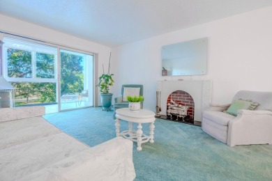 REDUCED! ***BEST VALUE IN WYNMOOR***IMPACT WINDOWS* WASHER/DRYER on Wynmoor Golf Course in Florida - for sale on GolfHomes.com, golf home, golf lot