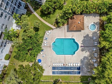Beautifully updated 2-bed, 2-bath condo in an all-ages on Hillcrest Golf and Country Club in Florida - for sale on GolfHomes.com, golf home, golf lot